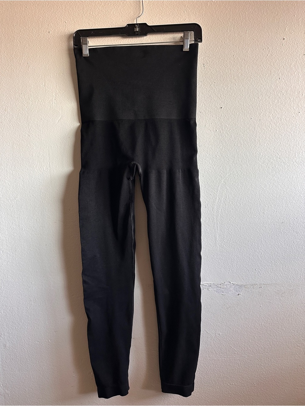Preggo Leggings High-Rise Black Maternity Cropped Stretch Leggings Size L/XL